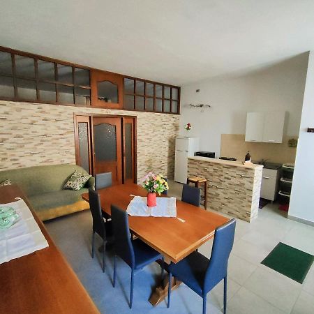 Appartamento Per Turisti Filoxenia 산타세베리나 외부 사진